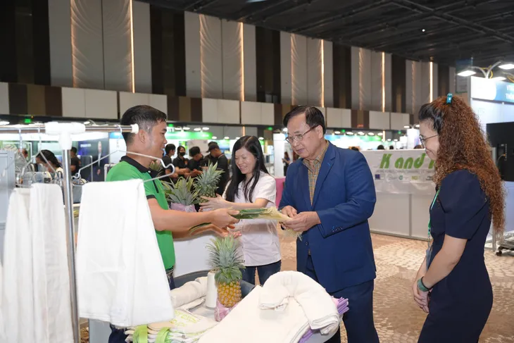 Nhiều sản phẩm dệt may đã có tỷ lệ nguyên liệu tái chế lên đến 60% - Ảnh 1. Nhiều sản phẩm dệt may đã có tỷ lệ nguyên liệu tái chế lên đến 60% - Ảnh 1.