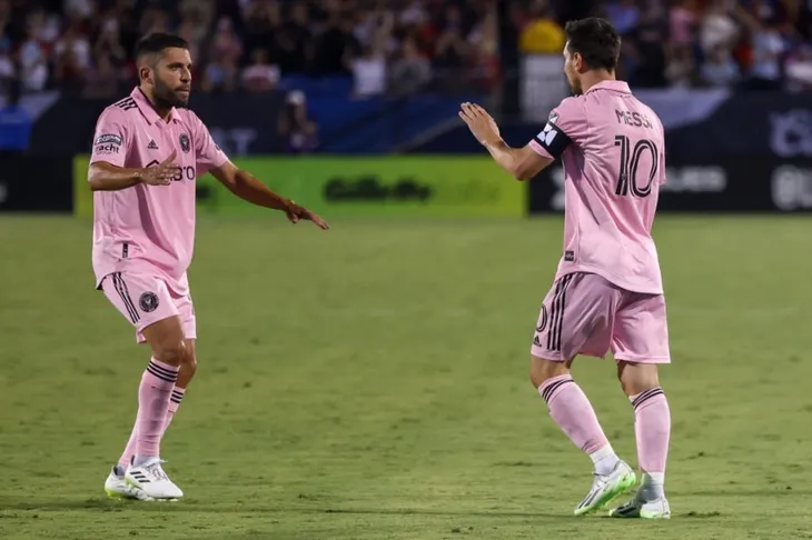 Cả Messi và Alba dính chấn thương trong trận gặp Toronto FC - Ảnh 3. Cả Messi và Alba dính chấn thương trong trận gặp Toronto FC - Ảnh 3.