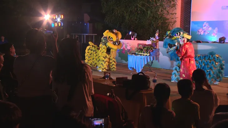 Trăng thu biên cương đến với hàng ngàn trẻ em trên đảo Phú Quý - Ảnh 13. Trăng thu biên cương đến với hàng ngàn trẻ em trên đảo Phú Quý - Ảnh 13.