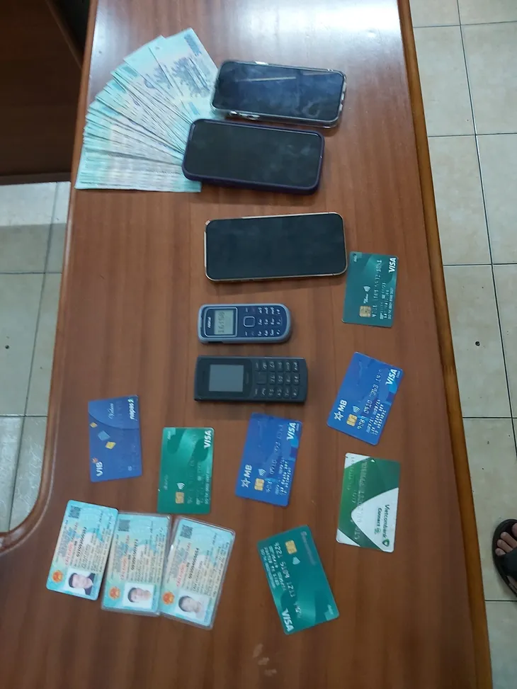 TP Hồ Chí Minh: Triệt phá băng nhóm cho vay nặng lãi ép trả tiền bằng clip khỏa thân - Ảnh 2. TP Hồ Chí Minh: Triệt phá băng nhóm cho vay nặng lãi ép trả tiền bằng clip khỏa thân - Ảnh 2.