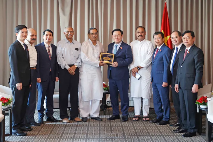 Chủ tịch Quốc hội tiếp Chủ tịch Đảng Công nhân Bangladesh - Ảnh 2. Chủ tịch Quốc hội tiếp Chủ tịch Đảng Công nhân Bangladesh - Ảnh 2.