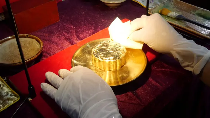 Bánh trung thu dát vàng giá vài triệu đồng - Ảnh 5. Bánh trung thu dát vàng giá vài triệu đồng - Ảnh 5.