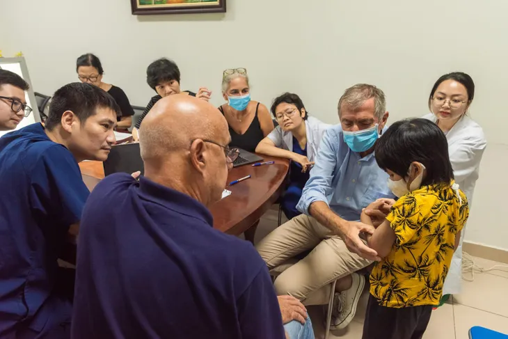 Kỹ thuật chỉnh hình nhi, phẫu thuật ung thư xương ở Việt Nam đã tiệm cận các nước tiên tiến - Ảnh 4. Kỹ thuật chỉnh hình nhi, phẫu thuật ung thư xương ở Việt Nam đã tiệm cận các nước tiên tiến - Ảnh 4.