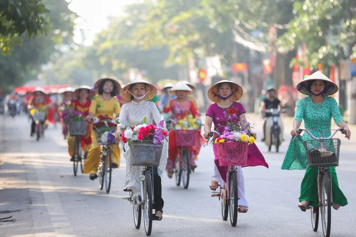 Phụ nữ Tuyên Quang duyên dáng với tà áo dài - Ảnh 16. Phụ nữ Tuyên Quang duyên dáng với tà áo dài - Ảnh 16.