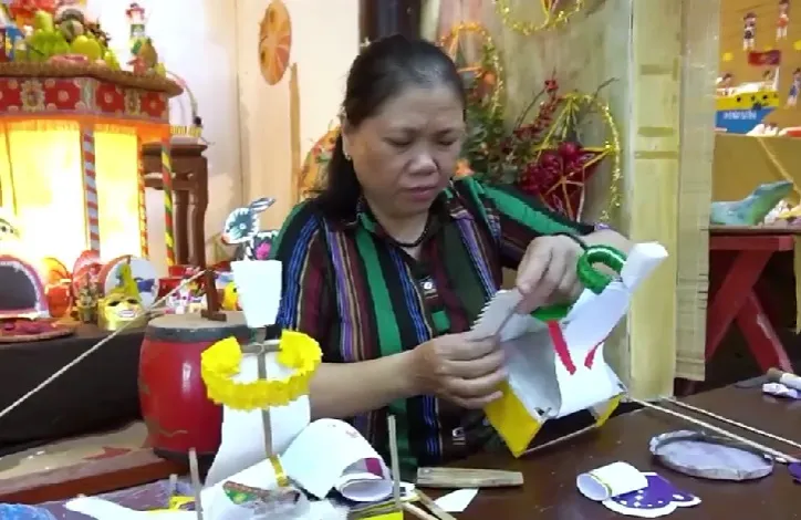 Những người giữ nghề làm đồ chơi Trung thu truyền thống - Ảnh 1. Những người giữ nghề làm đồ chơi Trung thu truyền thống - Ảnh 1.