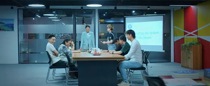 Không ngại cưới chỉ cần một lý do - Tập 2: Yến (Hoàng Thuỳ Linh) để mắt tới Phong (Nhan Phúc Vinh) - Ảnh 10. Không ngại cưới chỉ cần một lý do - Tập 2: Yến (Hoàng Thuỳ Linh) để mắt tới Phong (Nhan Phúc Vinh) - Ảnh 10.