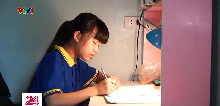 Cặp lá yêu thương: Cô gái nhỏ hàng ngày đi bán rau phụ gia đình - Ảnh 5. Cặp lá yêu thương: Cô gái nhỏ hàng ngày đi bán rau phụ gia đình - Ảnh 5.