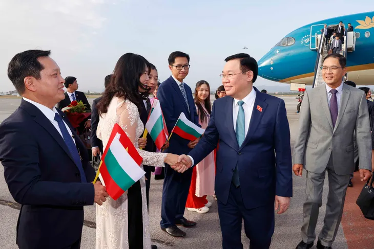 Chủ tịch Quốc hội Vương Đình Huệ bắt đầu thăm chính thức Bulgaria - Ảnh 3. Chủ tịch Quốc hội Vương Đình Huệ bắt đầu thăm chính thức Bulgaria - Ảnh 3.