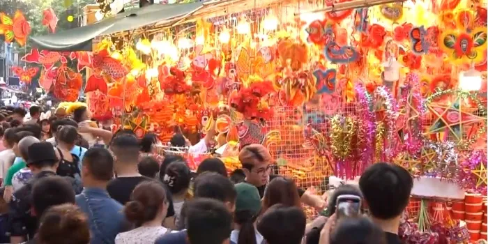 Rộn ràng Tết Trung thu Hàng Mã - Ảnh 1. Rộn ràng Tết Trung thu Hàng Mã - Ảnh 1.