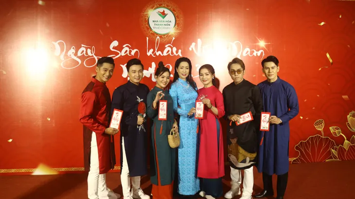 Nghệ sĩ TP Hồ Chí Minh tề tựu ngày giỗ Tổ ngành sân khấu - Ảnh 11. Nghệ sĩ TP Hồ Chí Minh tề tựu ngày giỗ Tổ ngành sân khấu - Ảnh 11.