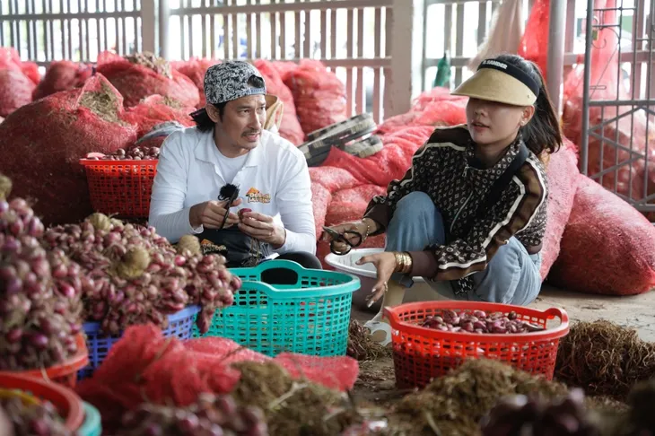 Đại Nghĩa choáng vì bị khán giả lơ, đi hái nho cả buổi nhận lương 10k - Ảnh 7. Đại Nghĩa choáng vì bị khán giả lơ, đi hái nho cả buổi nhận lương 10k - Ảnh 7.