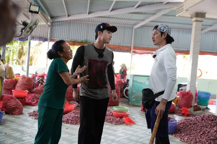 Đại Nghĩa choáng vì bị khán giả lơ, đi hái nho cả buổi nhận lương 10k - Ảnh 6. Đại Nghĩa choáng vì bị khán giả lơ, đi hái nho cả buổi nhận lương 10k - Ảnh 6.