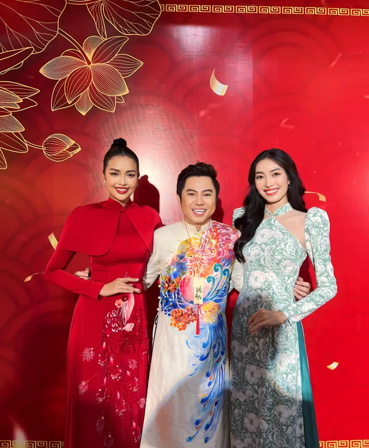 Nghệ sĩ TP Hồ Chí Minh tề tựu ngày giỗ Tổ ngành sân khấu - Ảnh 4. Nghệ sĩ TP Hồ Chí Minh tề tựu ngày giỗ Tổ ngành sân khấu - Ảnh 4.