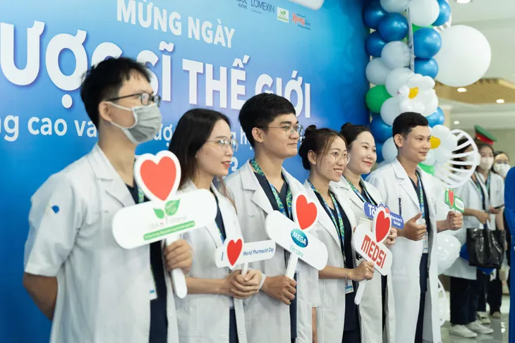 Nâng cao vai trò dược sĩ trong hệ thống y tế - Ảnh 4. Nâng cao vai trò dược sĩ trong hệ thống y tế - Ảnh 4.