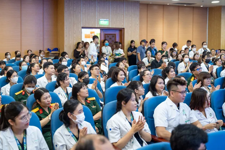 Nâng cao vai trò dược sĩ trong hệ thống y tế - Ảnh 2. Nâng cao vai trò dược sĩ trong hệ thống y tế - Ảnh 2.