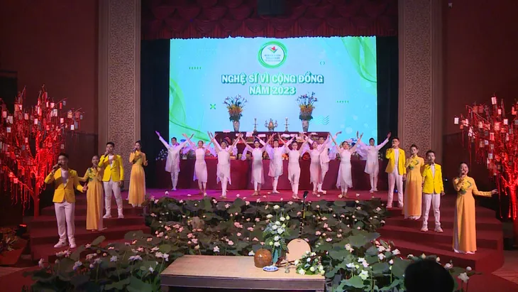 Nghệ sĩ TP Hồ Chí Minh tề tựu ngày giỗ Tổ ngành sân khấu - Ảnh 9. Nghệ sĩ TP Hồ Chí Minh tề tựu ngày giỗ Tổ ngành sân khấu - Ảnh 9.
