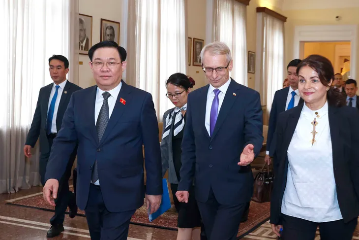 Chủ tịch Quốc hội Vương Đình Huệ hội kiến Thủ tướng Bulgaria - Ảnh 1. Chủ tịch Quốc hội Vương Đình Huệ hội kiến Thủ tướng Bulgaria - Ảnh 1.