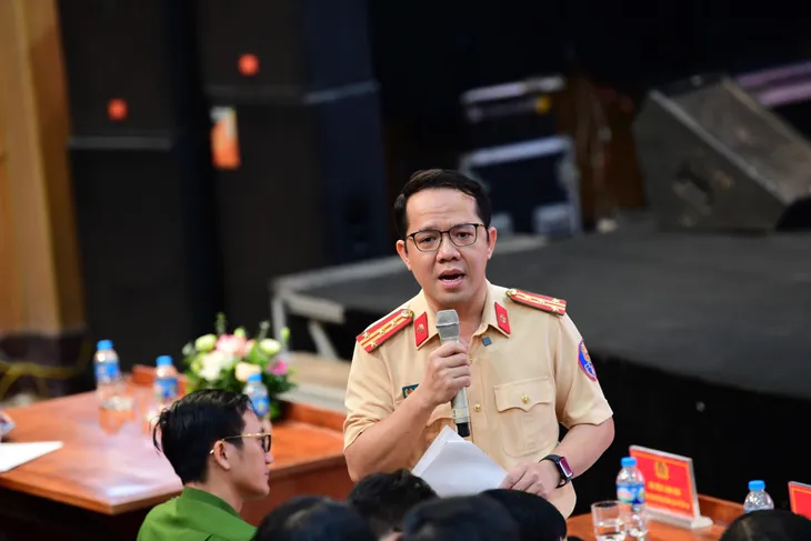 Giấy phép lái xe được cấp trước ngày 1/7/2012 sẽ phải đổi? - Ảnh 1. Giấy phép lái xe được cấp trước ngày 1/7/2012 sẽ phải đổi? - Ảnh 1.