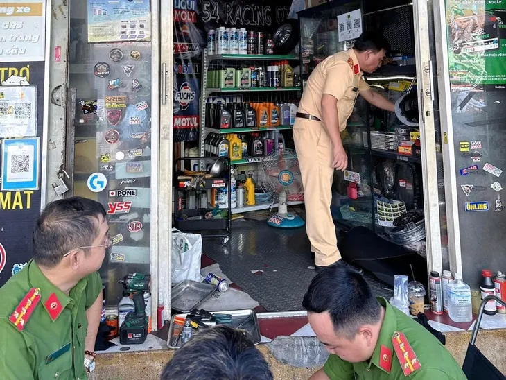 TP Hồ Chí Minh: Nhiều lò độ xe cho quái xế bị kiểm tra - Ảnh 1. TP Hồ Chí Minh: Nhiều lò độ xe cho quái xế bị kiểm tra - Ảnh 1.