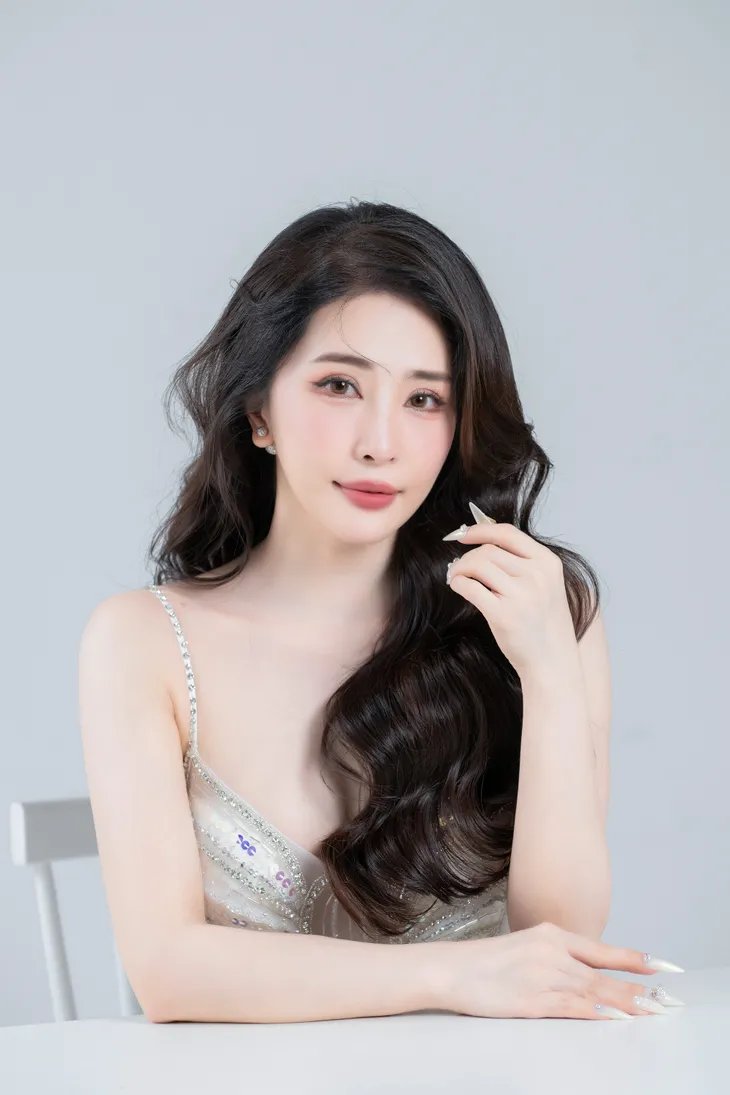 “Cá sấu chúa” Quỳnh Nga bất ngờ ghi danh Chị đẹp đạp gió rẽ sóng 2023 - Ảnh 2. “Cá sấu chúa” Quỳnh Nga bất ngờ ghi danh Chị đẹp đạp gió rẽ sóng 2023 - Ảnh 2.