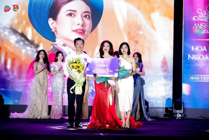 Nữ sinh tài sắc trở thành Hoa khôi Học viện Ngoại giao 2023 - Ảnh 5. Nữ sinh tài sắc trở thành Hoa khôi Học viện Ngoại giao 2023 - Ảnh 5.