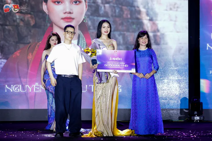 Nữ sinh tài sắc trở thành Hoa khôi Học viện Ngoại giao 2023 - Ảnh 4. Nữ sinh tài sắc trở thành Hoa khôi Học viện Ngoại giao 2023 - Ảnh 4.