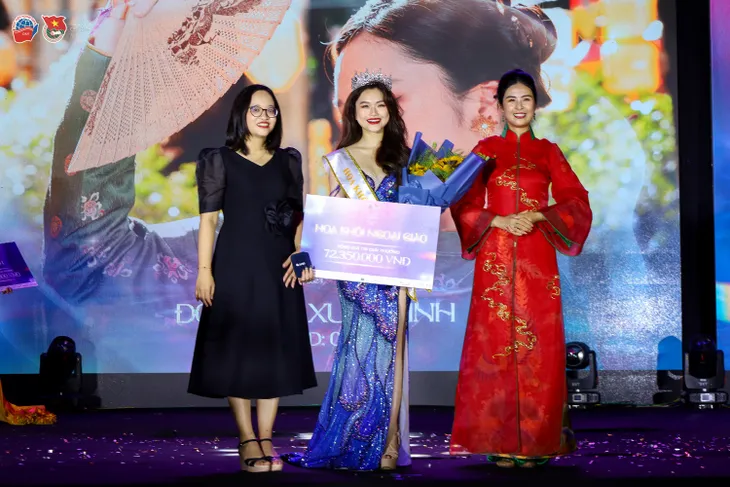 Nữ sinh tài sắc trở thành Hoa khôi Học viện Ngoại giao 2023 - Ảnh 3. Nữ sinh tài sắc trở thành Hoa khôi Học viện Ngoại giao 2023 - Ảnh 3.