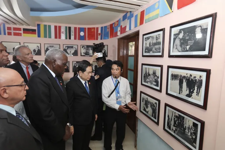 Chủ tịch Quốc hội Cuba dâng hoa tưởng niệm Lãnh tụ Fidel Castro tại Quảng Trị - Ảnh 6. Chủ tịch Quốc hội Cuba dâng hoa tưởng niệm Lãnh tụ Fidel Castro tại Quảng Trị - Ảnh 6.