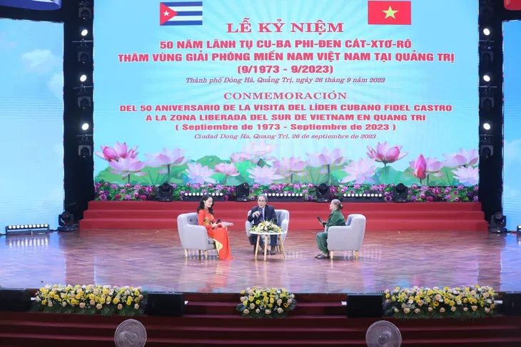 Lễ kỷ niệm 50 năm Lãnh tụ Fidel Castro tới thăm Việt Nam - Ảnh 2. Lễ kỷ niệm 50 năm Lãnh tụ Fidel Castro tới thăm Việt Nam - Ảnh 2.