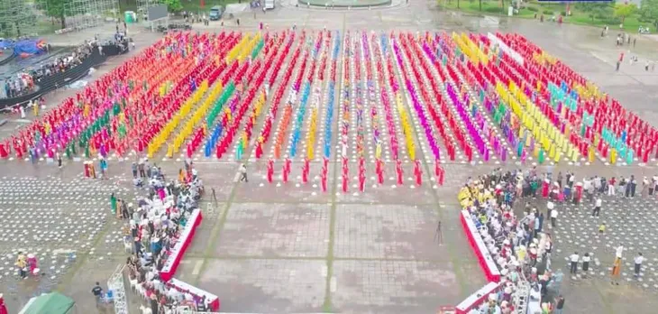 Mãn nhãn màn đồng diễn của 2023 phụ nữ chào mừng du khách đến với Hải Dương - Ảnh 8. Mãn nhãn màn đồng diễn của 2023 phụ nữ chào mừng du khách đến với Hải Dương - Ảnh 8.