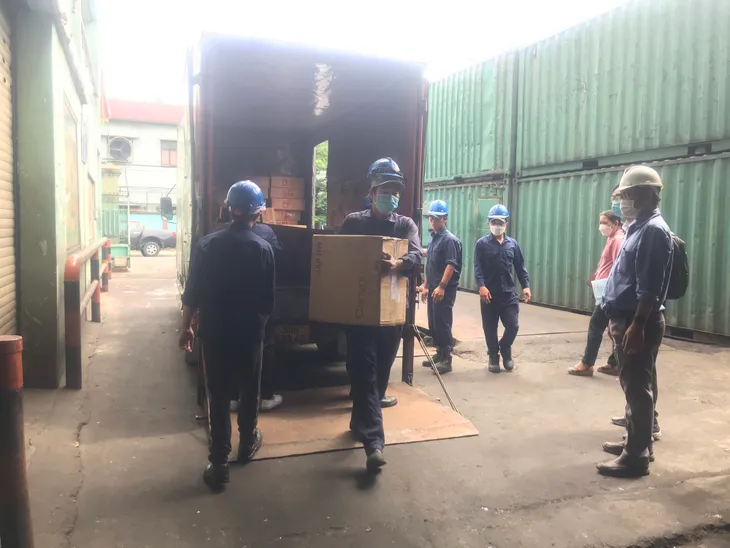 TP Hồ Chí Minh: Tiêu huỷ gần 10.000 bao thuốc lá lậu - Ảnh 3. TP Hồ Chí Minh: Tiêu huỷ gần 10.000 bao thuốc lá lậu - Ảnh 3.