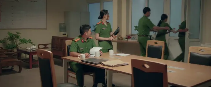Biệt dược đen - Tập 12: Tưởng vụ án khép lại nhưng Bình khai Long mới thực sự là người giết Vương? - Ảnh 4. Biệt dược đen - Tập 12: Tưởng vụ án khép lại nhưng Bình khai Long mới thực sự là người giết Vương? - Ảnh 4.