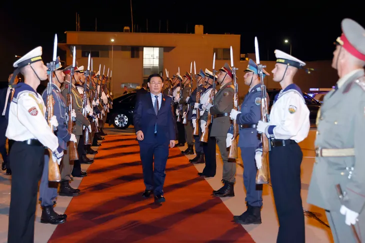 Chủ tịch Quốc hội Vương Đình Huệ kết thúc tốt đẹp chuyến thăm chính thức Bangladesh và Bulgaria - Ảnh 1. Chủ tịch Quốc hội Vương Đình Huệ kết thúc tốt đẹp chuyến thăm chính thức Bangladesh và Bulgaria - Ảnh 1.