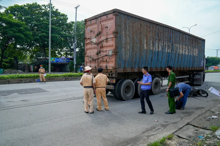 Bà Rịa - Vũng Tàu: Va chạm giữa xe container và xe máy khiến 1 người tử vong - Ảnh 1. Bà Rịa - Vũng Tàu: Va chạm giữa xe container và xe máy khiến 1 người tử vong - Ảnh 1.