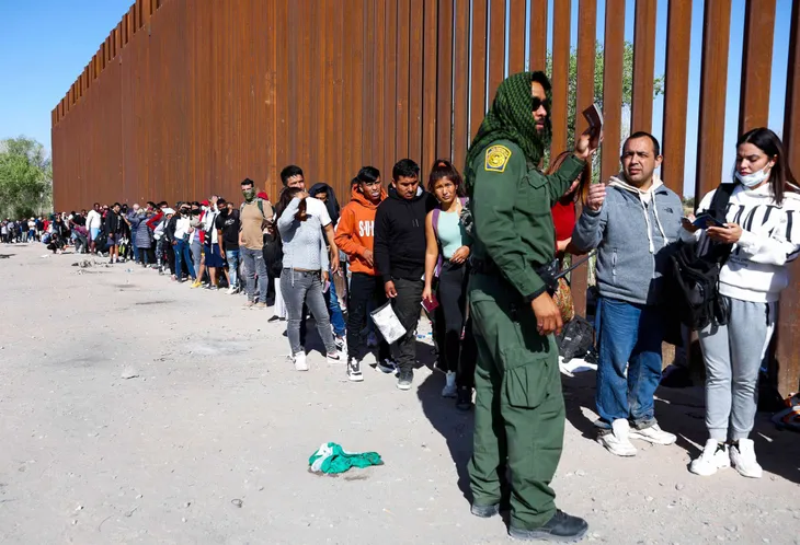 Mexico giải tỏa người di cư ở biên giới phía Nam - Ảnh 1. Mexico giải tỏa người di cư ở biên giới phía Nam - Ảnh 1.