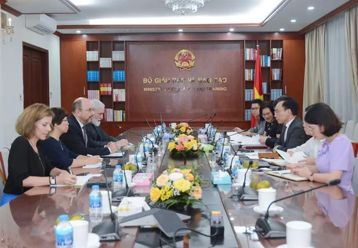 Thụy Sĩ cấp học bổng thạc sĩ và tiến sĩ tại Việt Nam - Ảnh 1. Thụy Sĩ cấp học bổng thạc sĩ và tiến sĩ tại Việt Nam - Ảnh 1.