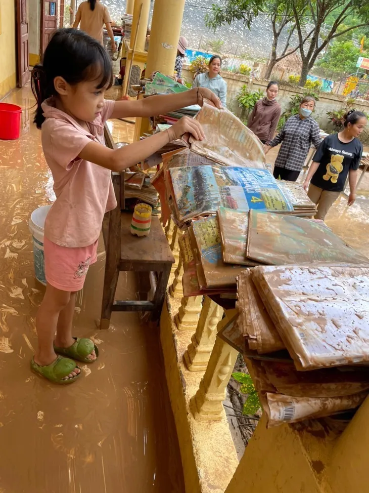 Thanh Hóa, Nghệ An khắc phục hậu quả sau mưa lũ - Ảnh 2. Thanh Hóa, Nghệ An khắc phục hậu quả sau mưa lũ - Ảnh 2.