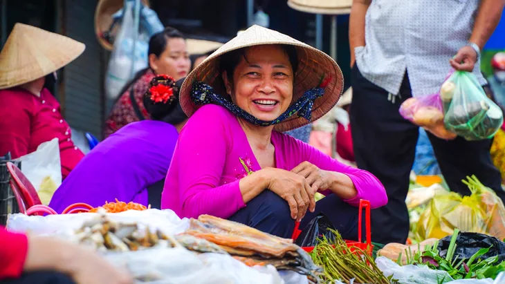 Gần 500 tiểu thương chợ Chồm hổm tại Hậu Giang mặc áo bà ba - Ảnh 4. Gần 500 tiểu thương chợ Chồm hổm tại Hậu Giang mặc áo bà ba - Ảnh 4.