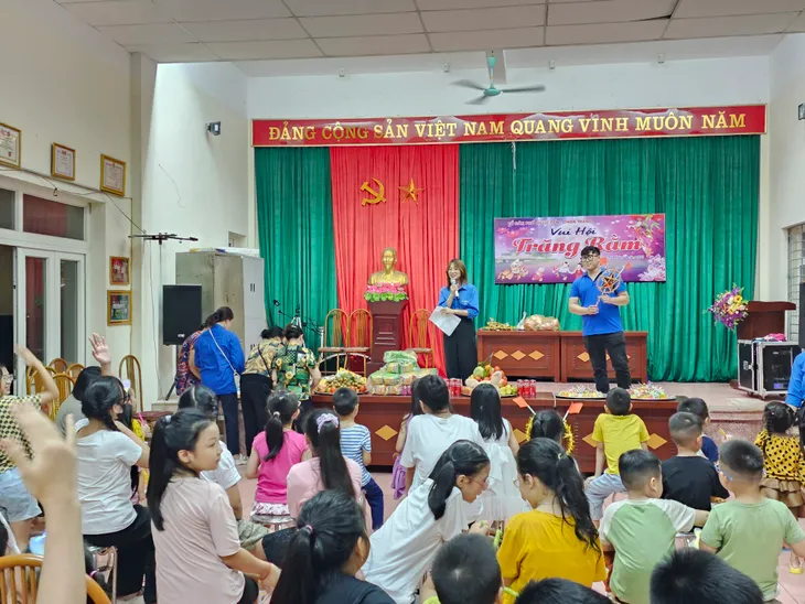 Thiếu nhi háo hức tham gia Vui hội trăng rằm đón Tết Trung thu - Ảnh 14. Thiếu nhi háo hức tham gia Vui hội trăng rằm đón Tết Trung thu - Ảnh 14.