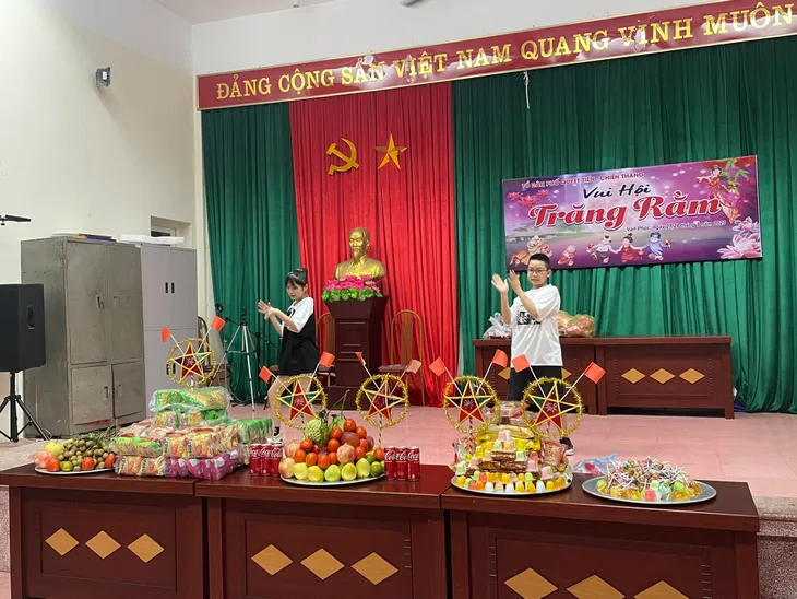 Thiếu nhi háo hức tham gia Vui hội trăng rằm đón Tết Trung thu - Ảnh 2. Thiếu nhi háo hức tham gia Vui hội trăng rằm đón Tết Trung thu - Ảnh 2.