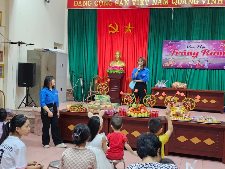 Thiếu nhi háo hức tham gia Vui hội trăng rằm đón Tết Trung thu - Ảnh 4. Thiếu nhi háo hức tham gia Vui hội trăng rằm đón Tết Trung thu - Ảnh 4.