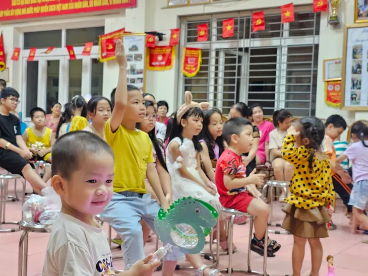 Thiếu nhi háo hức tham gia Vui hội trăng rằm đón Tết Trung thu - Ảnh 7. Thiếu nhi háo hức tham gia Vui hội trăng rằm đón Tết Trung thu - Ảnh 7.