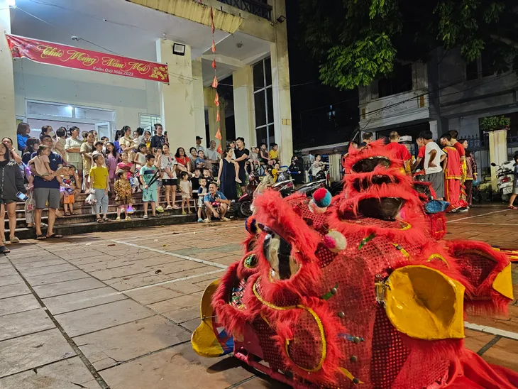 Thiếu nhi háo hức tham gia Vui hội trăng rằm đón Tết Trung thu - Ảnh 9. Thiếu nhi háo hức tham gia Vui hội trăng rằm đón Tết Trung thu - Ảnh 9.