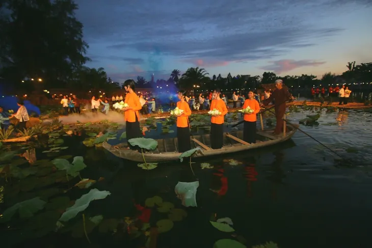 Hơn 500 mẫu áo bà ba được trình diễn tại Festival Áo bà ba Hậu Giang 2023 - Ảnh 6.