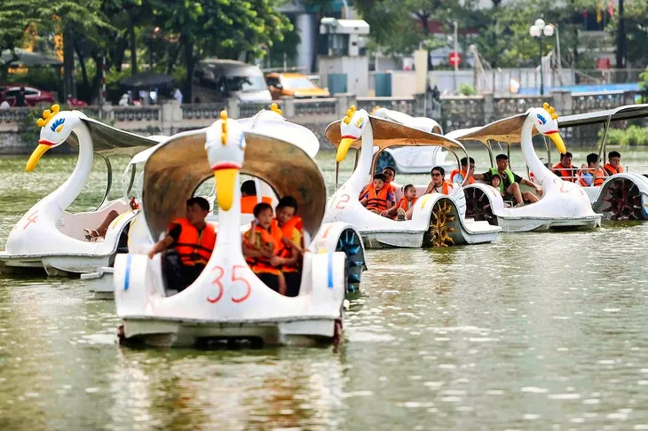 Công viên Thủ Lệ đón lượng khách cao kỉ lục trong dịp nghỉ lễ 2/9 - Ảnh 4. Công viên Thủ Lệ đón lượng khách cao kỉ lục trong dịp nghỉ lễ 2/9 - Ảnh 4.