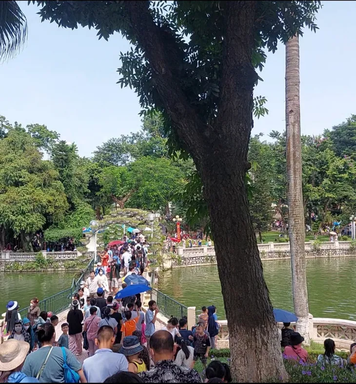 Công viên Thủ Lệ đón lượng khách cao kỉ lục trong dịp nghỉ lễ 2/9 - Ảnh 5. Công viên Thủ Lệ đón lượng khách cao kỉ lục trong dịp nghỉ lễ 2/9 - Ảnh 5.