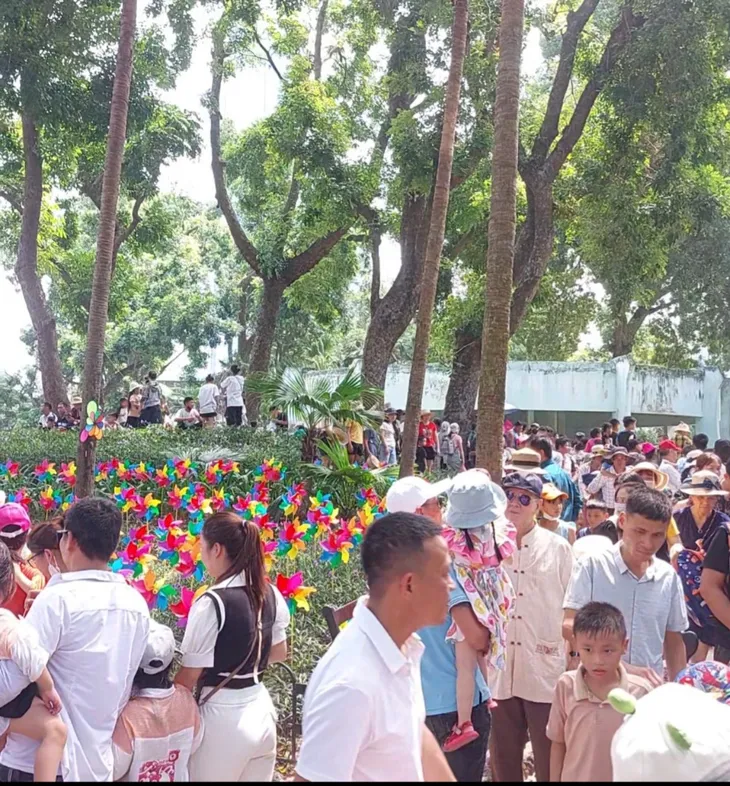 Công viên Thủ Lệ đón lượng khách cao kỉ lục trong dịp nghỉ lễ 2/9 - Ảnh 1. Công viên Thủ Lệ đón lượng khách cao kỉ lục trong dịp nghỉ lễ 2/9 - Ảnh 1.