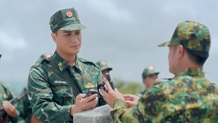 Góc nghiêng đốn tim của dàn chiến sĩ Cuộc chiến không giới tuyến - Ảnh 3. Góc nghiêng đốn tim của dàn chiến sĩ Cuộc chiến không giới tuyến - Ảnh 3.
