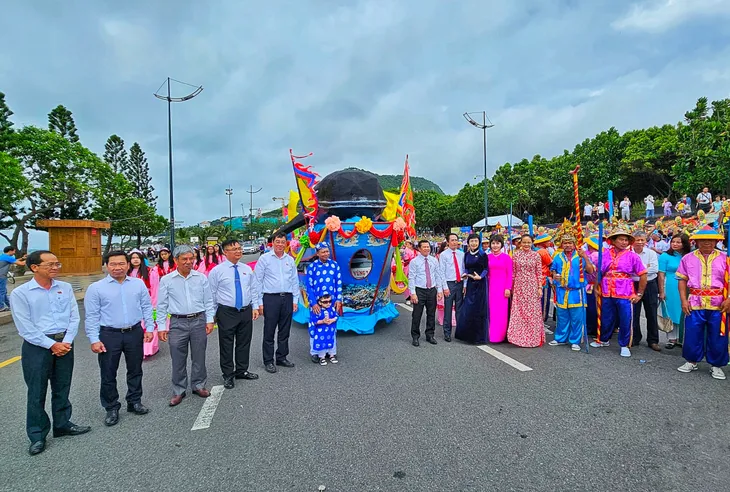 Công bố Lễ hội Nghinh Ông Vũng Tàu vào Danh mục Di sản văn hóa phi vật thể Quốc gia - Ảnh 5. Công bố Lễ hội Nghinh Ông Vũng Tàu vào Danh mục Di sản văn hóa phi vật thể Quốc gia - Ảnh 5.