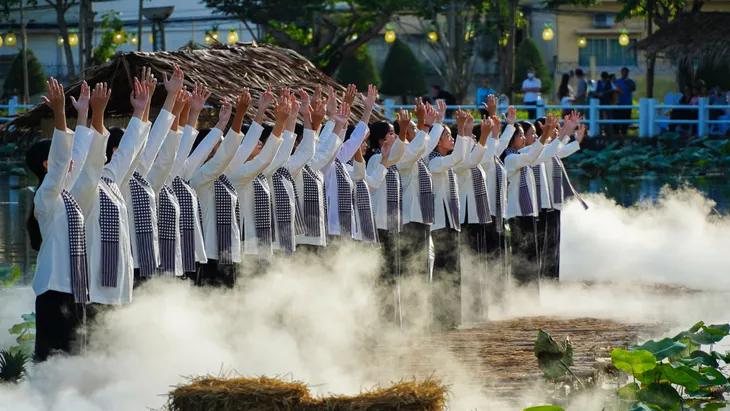 Ấn tượng với màn trình diễn áo bà ba tại Festival ở Hậu Giang - Ảnh 7.